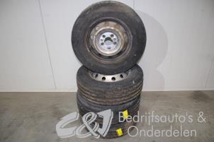 Usagé Kit jantes + pneus d'hivers Fiat Ducato (243/244/245) 2.3 JTD 16V Prix € 210,00 Règlement à la marge proposé par C&J bedrijfsauto's & onderdelen