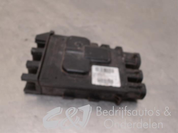 Regulador de tensión de un Opel Vivaro 1.6 CDTI BiTurbo 120 2016