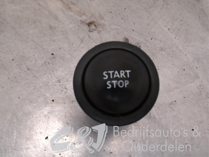 Start/stop switch from a Opel Vivaro 1.6 CDTI BiTurbo 120 2016