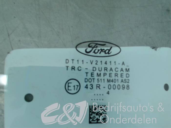 Ventanilla de puerta de 2 puertas izquierda de un Ford Transit Connect (PJ2) 1.6 TDCi 16V 95 2014