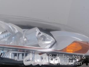 Używane Reflektor prawy Ford Transit Connect (PJ2) 1.6 TDCi 16V 95 Cena € 157,50 Procedura marży oferowane przez C&J bedrijfsauto's & onderdelen