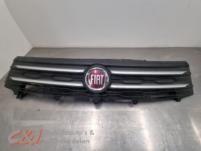 Używane Grill Fiat Talento 1.6 MultiJet Biturbo 120 Cena € 89,25 Procedura marży oferowane przez C&J Bedrijfsauto's & Onderdelen