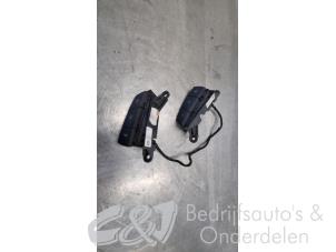 Used Steering wheel mounted radio control Peugeot Boxer (U9) 2.2 HDi 120 Euro 4 Price € 26,25 Margin scheme offered by C&J bedrijfsauto's & onderdelen