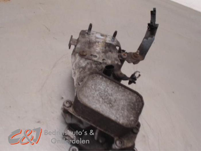 Gebrauchte Ölfiltergehäuse Peugeot Expert (V1/VA/VB/VE/VF/VT/VY) 1.6 Blue HDi 115 Preis € 21,00 Margenregelung angeboten von C&J Bedrijfsauto's & Onderdelen