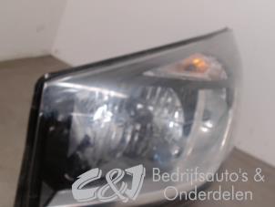 Używane Reflektor lewy Opel Vivaro 1.6 CDTI BiTurbo 120 Cena € 105,00 Procedura marży oferowane przez C&J bedrijfsauto's & onderdelen