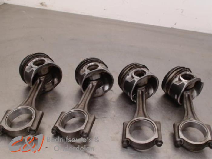 Usagé Piston Peugeot Partner (EA//EF/EN/EU) 1.5 BlueHDi 100 Prix € 157,50 Règlement à la marge proposé par C&J Bedrijfsauto's & Onderdelen