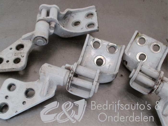 Set of hinges from a Citroën Berlingo 1.6 Hdi 75 16V Phase 1 2009