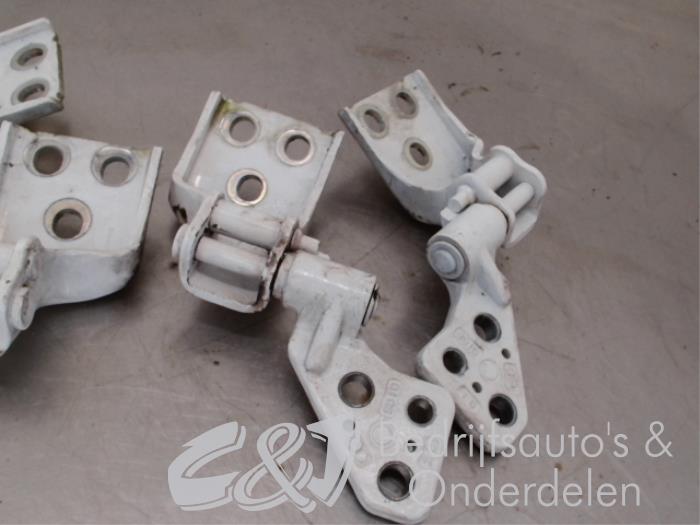 Set of hinges from a Citroën Berlingo 1.6 Hdi 75 16V Phase 1 2009