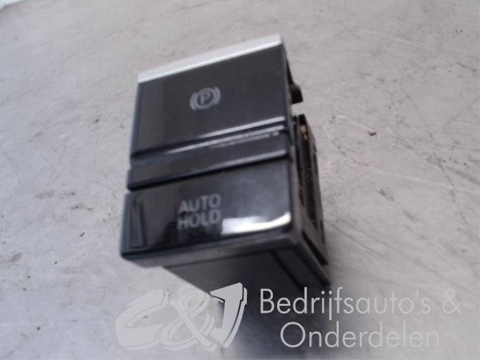 Interruptor de freno de mano de un Volkswagen Caddy Cargo V (SBA/SBH) 2.0 TDI BlueMotionTechnology 2022
