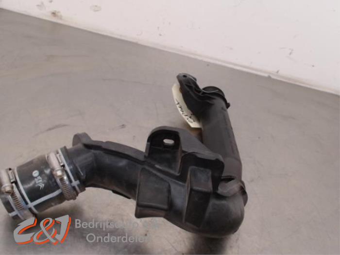 Gebrauchte Intercooler Rohr Peugeot Expert (V1/VA/VB/VE/VF/VT/VY) 2.0 Blue HDi 180 16V Preis € 21,00 Margenregelung angeboten von C&J Bedrijfsauto's & Onderdelen