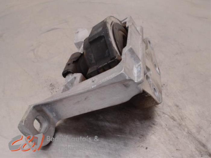 Used Engine mount Peugeot Expert (V1/VA/VB/VE/VF/VT/VY) 2.0 Blue HDi 180 16V Price € 15,75 Margin scheme offered by C&J Bedrijfsauto's & Onderdelen