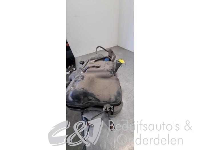 Depósito Adblue de un Renault Trafic (1FL/2FL/3FL/4FL) 1.6 dCi 95 2018