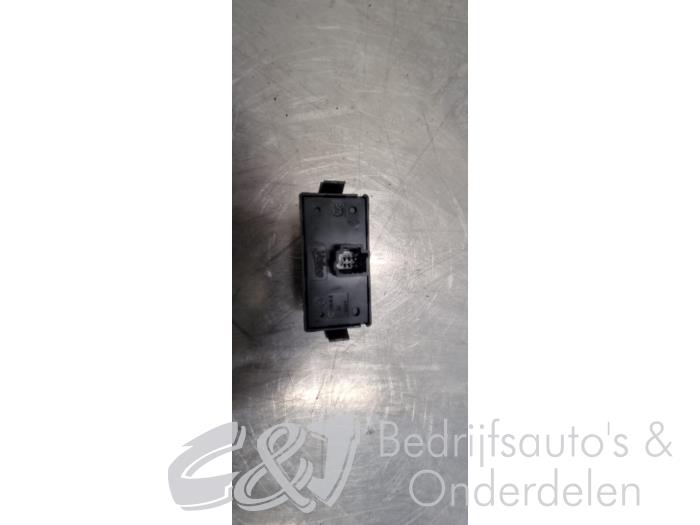 Panic lighting switch from a Renault Trafic (1FL/2FL/3FL/4FL) 2.0 dCi 16V 145 2019