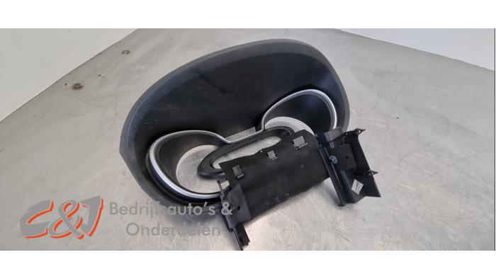 Gebrauchte Tacho Blende Renault Trafic (1FL/2FL/3FL/4FL) 2.0 dCi 16V 145 Preis € 36,75 Margenregelung angeboten von C&J Bedrijfsauto's & Onderdelen