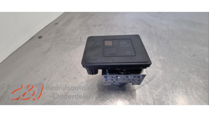 Usagé Pompe ABS Renault Trafic (1FL/2FL/3FL/4FL) 2.0 dCi 16V 145 Prix € 47,25 Règlement à la marge proposé par C&J Bedrijfsauto's & Onderdelen