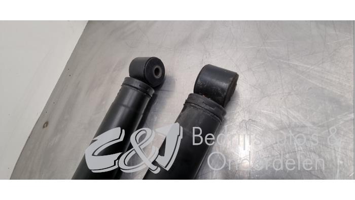 Rear shock absorber, left from a Renault Trafic (1FL/2FL/3FL/4FL) 2.0 dCi 16V 145 2019