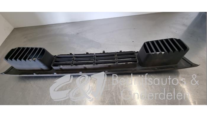 Bumper grille from a Volkswagen Transporter T5 1.9 TDi 2008