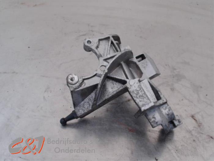 Used Engine mount Ford Tourneo Connect/Grand Tourneo Connect 1.5 TDCi Price € 21,00 Margin scheme offered by C&J Bedrijfsauto's & Onderdelen