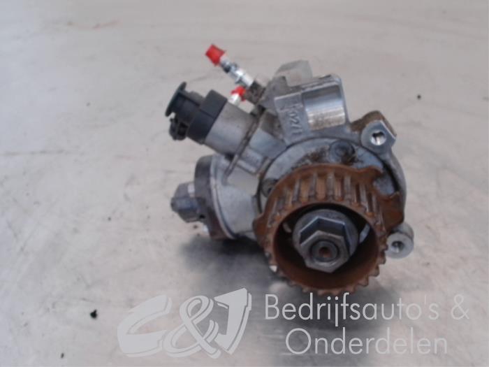 Mechanical fuel pump from a Ford Tourneo Connect/Grand Tourneo Connect 1.5 TDCi 2016