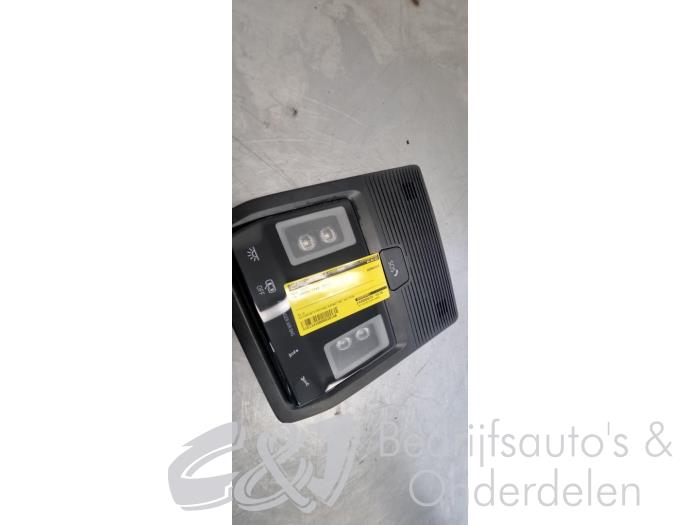 SOS button from a Volkswagen Caddy Cargo V (SBA/SBH) 2.0 TDI BlueMotionTechnology 2022