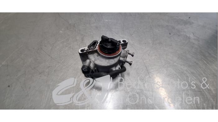 Vacuum pump (diesel) from a Ford Tourneo Connect/Grand Tourneo Connect 1.5 EcoBlue 2021