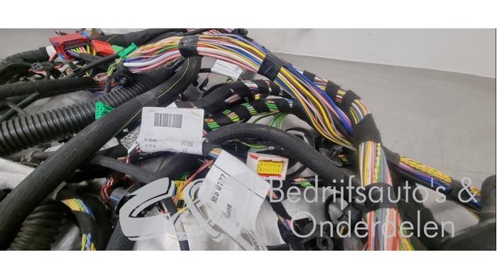 Wiring harness from a Peugeot Expert (VA/VB/VE/VF/VY) 2.0 Blue HDi 180 16V 2019