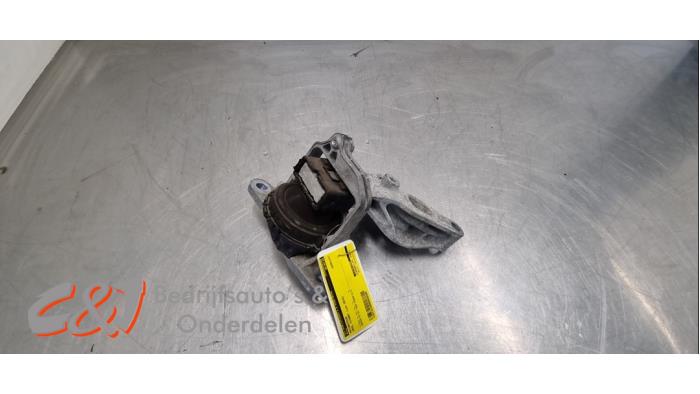 Used Engine mount Opel Vivaro 1.6 CDTI BiTurbo 120 Price € 15,75 Margin scheme offered by C&J Bedrijfsauto's & Onderdelen