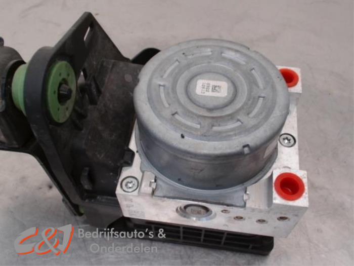 Pompe ABS d'un Volkswagen Caddy Cargo V (SBA/SBH) 2.0 TDI BlueMotionTechnology 2022