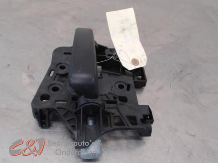 Gebrauchte Handgriff Peugeot Expert (V1/VA/VB/VE/VF/VT/VY) 2.0 Blue HDi 180 16V Preis € 15,75 Margenregelung angeboten von C&J Bedrijfsauto's & Onderdelen