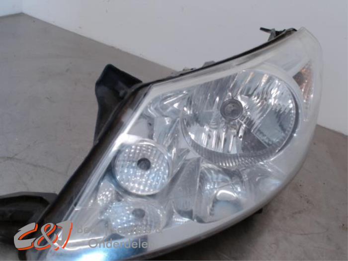 Używane Reflektor lewy Fiat Scudo (270) 2.0 D Multijet Cena € 36,75 Procedura marży oferowane przez C&J Bedrijfsauto's & Onderdelen