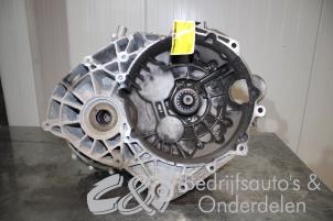 Używane Skrzynia biegów Volkswagen Crafter (SY) 2.0 TDI Cena € 1.588,13 Z VAT oferowane przez C&J bedrijfsauto's & onderdelen