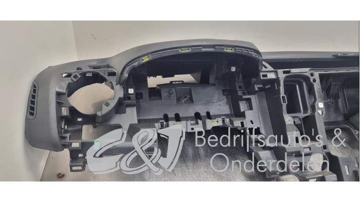 Dashboard from a Renault Trafic (1FL/2FL/3FL/4FL) 2.0 dCi 16V 145 2019