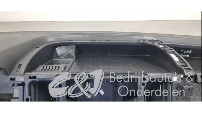 Dashboard from a Renault Trafic (1FL/2FL/3FL/4FL) 2.0 dCi 16V 145 2019