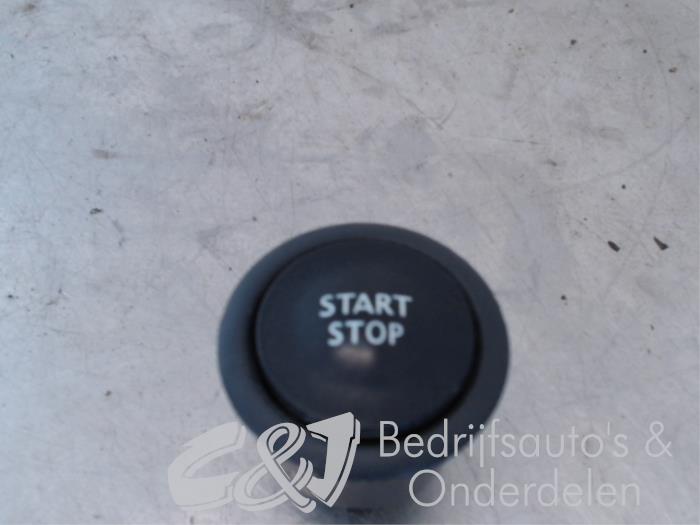 Start/stop switch from a Renault Trafic Passenger (1JL/2JL/3JL/4JL) 1.6 dCi 115 2015
