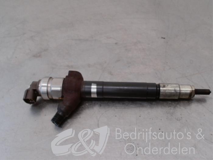 Injector (diesel) from a Ford Transit 2.2 TDCi 16V 2015