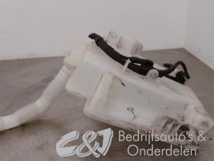 Used Front windscreen washer reservoir Volkswagen Caddy III (2KA,2KH,2CA,2CH) 1.6 TDI 16V Price € 31,50 Margin scheme offered by C&J bedrijfsauto's & onderdelen