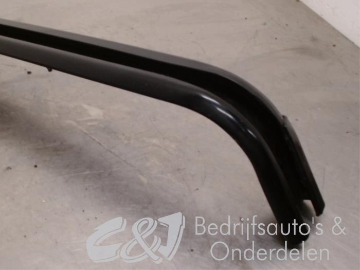 Sliding door rail, right from a Renault Trafic New (FL) 2.0 dCi 16V 90 2013