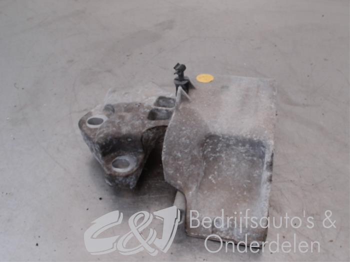 Gearbox mount from a Volkswagen Crafter (SY) 2.0 TDI 2018
