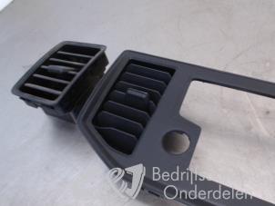 Used Dashboard vent Volkswagen Crafter (SY) 2.0 TDI Price € 105,00 Margin scheme offered by C&J bedrijfsauto's & onderdelen