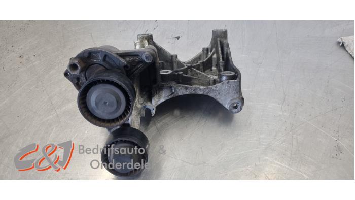 Usados Rodillo tensor correa múltiple Fiat Talento 1.6 MultiJet,EcoJet 95 Precio € 15,75 Norma de margen ofrecido por C&J Bedrijfsauto's & Onderdelen