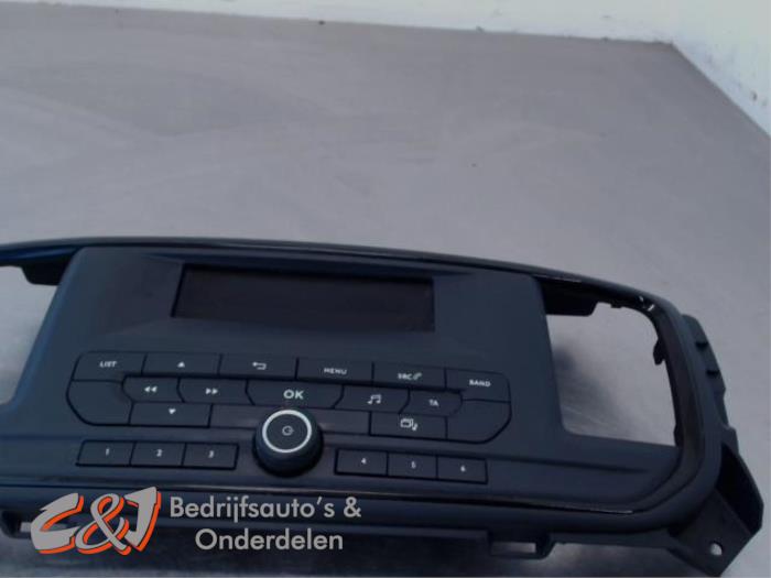 Używane Radio Peugeot Expert (V1/VA/VB/VE/VF/VT/VY) 2.0 Blue HDi 120 16V Cena € 105,00 Procedura marży oferowane przez C&J Bedrijfsauto's & Onderdelen
