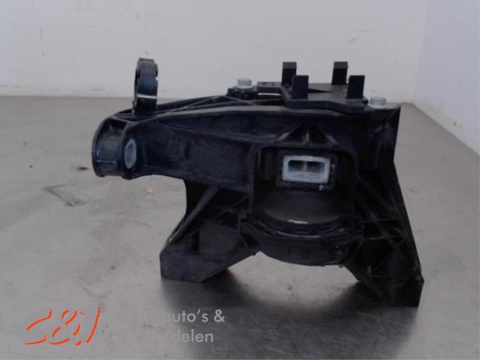 Support moteur d'un Opel Combo Cargo 1.5 CDTI 100 2021
