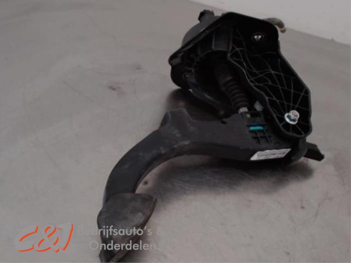Używane Pedal sprzegla Opel Combo Cargo 1.5 CDTI 100 Cena € 15,75 Procedura marży oferowane przez C&J Bedrijfsauto's & Onderdelen