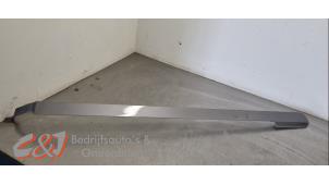 Begagnade Skena, skjutdörr, vänster Renault Trafic (1FL/2FL/3FL/4FL) 2.0 dCi 16V 145 Pris € 47,25 Marginaltabell erbjuds av C&J Bedrijfsauto's & Onderdelen