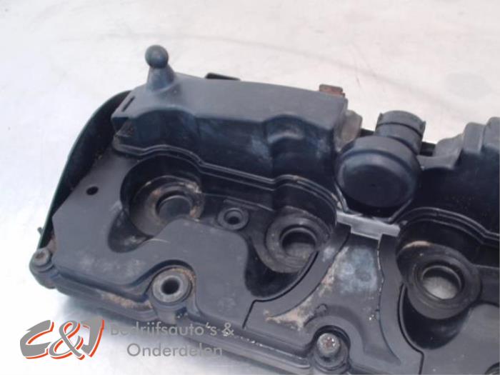 Rocker cover Volkswagen Caddy III 1.6 TDI 16V - 03L103469 CAYE