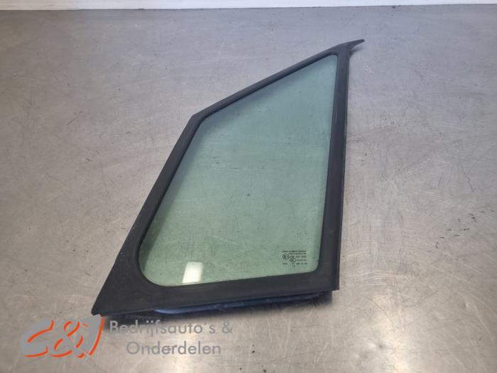 Usados Ventanilla triangular izquierda delante Volkswagen Crafter 2.0 TDI 16V Precio € 31,50 Norma de margen ofrecido por C&J Bedrijfsauto's & Onderdelen