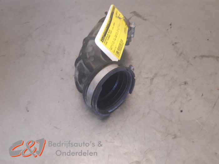 Intercooler Rohr van een Ford Tourneo Custom 2.0 TDCi 16V Eco Blue 130 2020