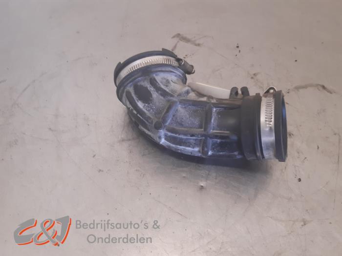 Intercooler Rohr van een Ford Tourneo Custom 2.0 TDCi 16V Eco Blue 130 2020