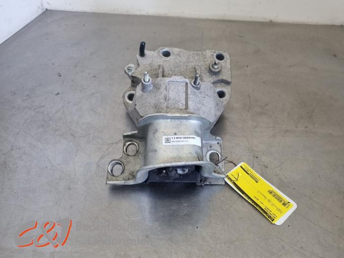 Engine mount from a Fiat Ducato (250) 2.3 D 180 Multijet 2019