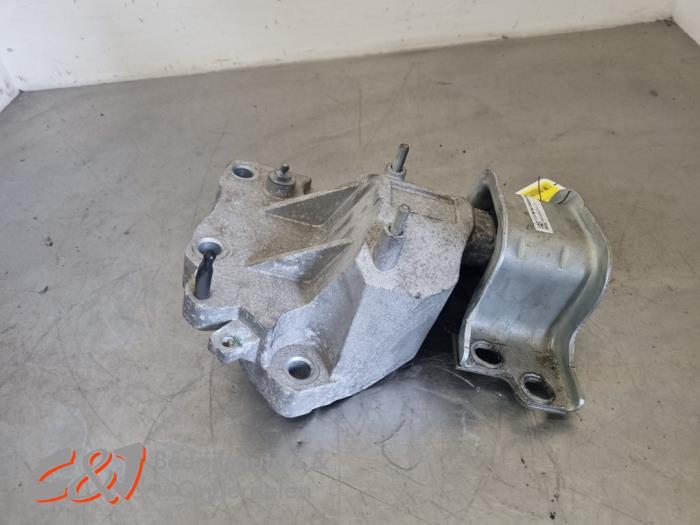 Engine mount from a Fiat Ducato (250) 2.3 D 180 Multijet 2019